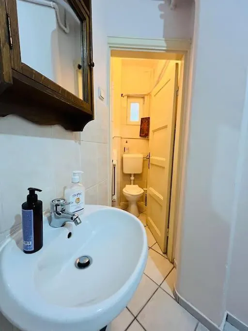 Downtown Unirii Square Private Economy Rooms With Shared Amenities Bucharest Homestay