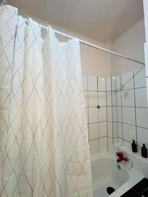 Downtown Unirii Square Private Economy Rooms With Shared Amenities Bucharest Homestay