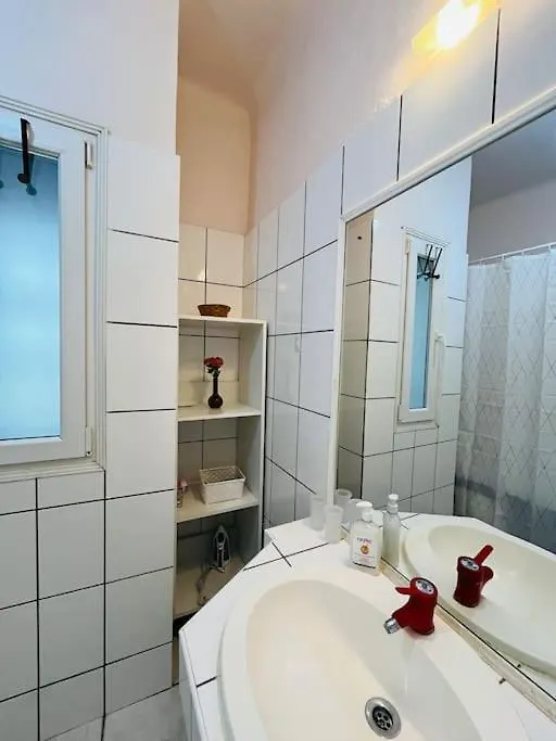 Downtown Unirii Square Private Economy Rooms With Shared Amenities Bucharest Romania