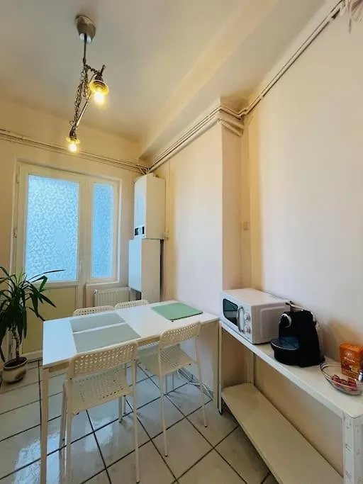Downtown Unirii Square Private Economy Rooms With Shared Amenities Bucharest