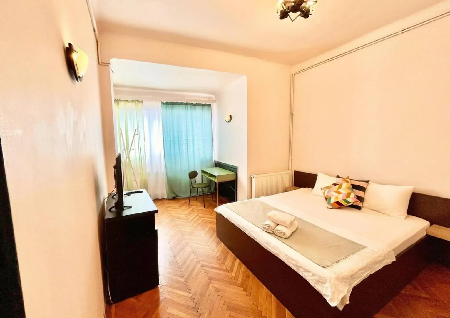 Downtown Unirii Square Private Economy Rooms With Shared Amenities Bucharest