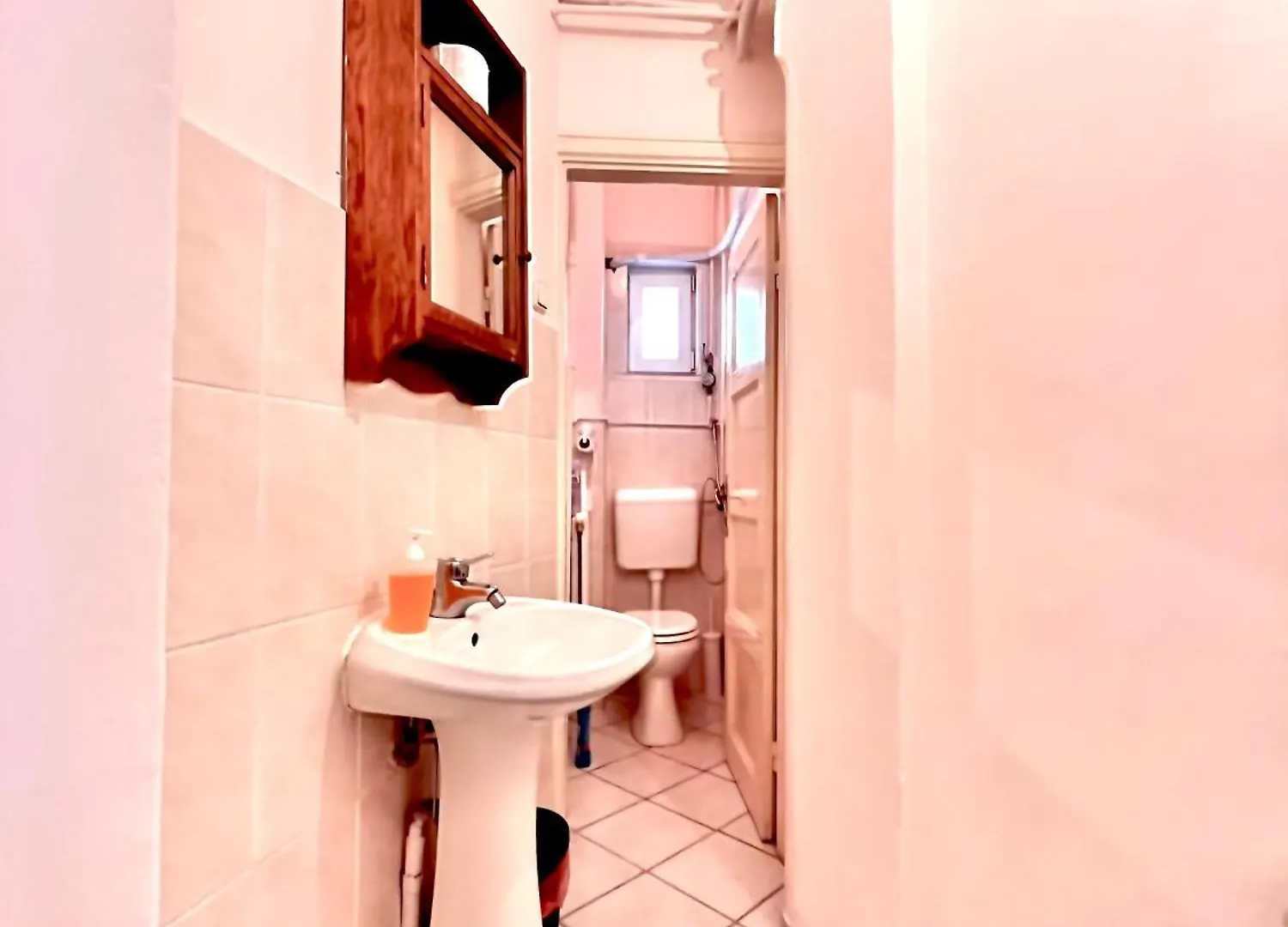 Homestay Downtown Unirii Square Private Economy Rooms With Shared Amenities Bucharest