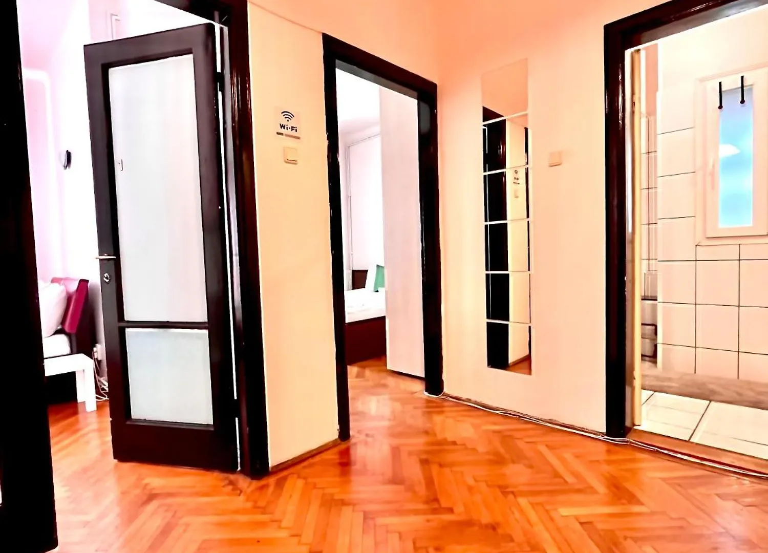 Downtown Unirii Square Private Economy Rooms With Shared Amenities Bucharest 0*,  Romania