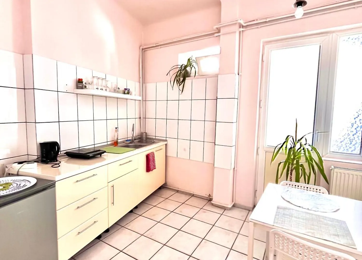 Downtown Unirii Square Private Economy Rooms With Shared Amenities Bucharest Homestay