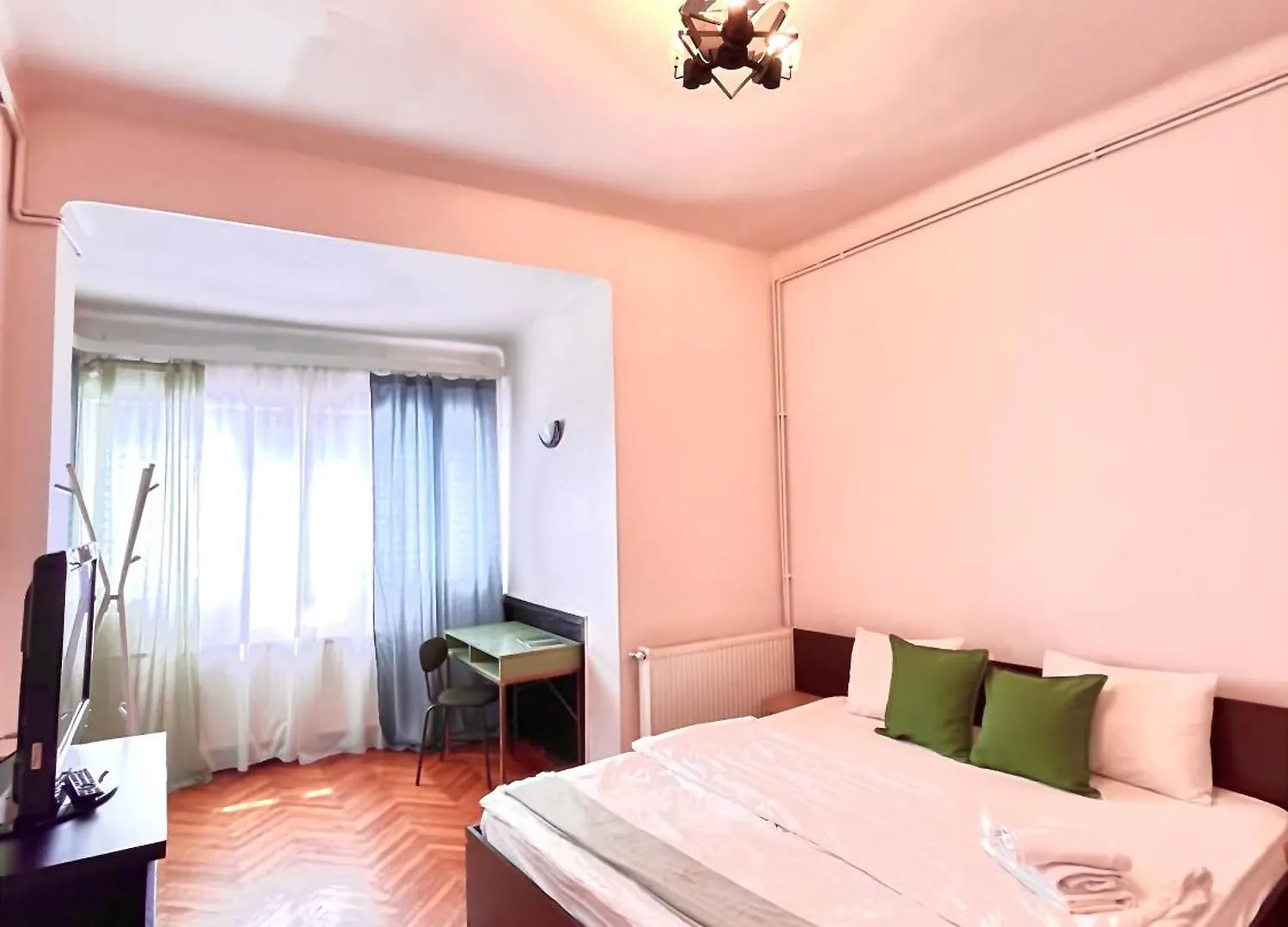Downtown Unirii Square Private Economy Rooms With Shared Amenities contacts