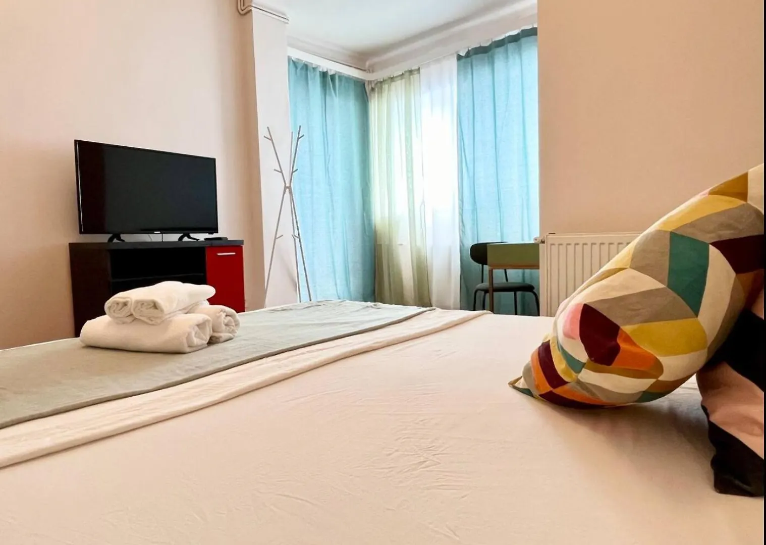 Homestay Downtown Unirii Square Private Economy Rooms With Shared Amenities Bucharest