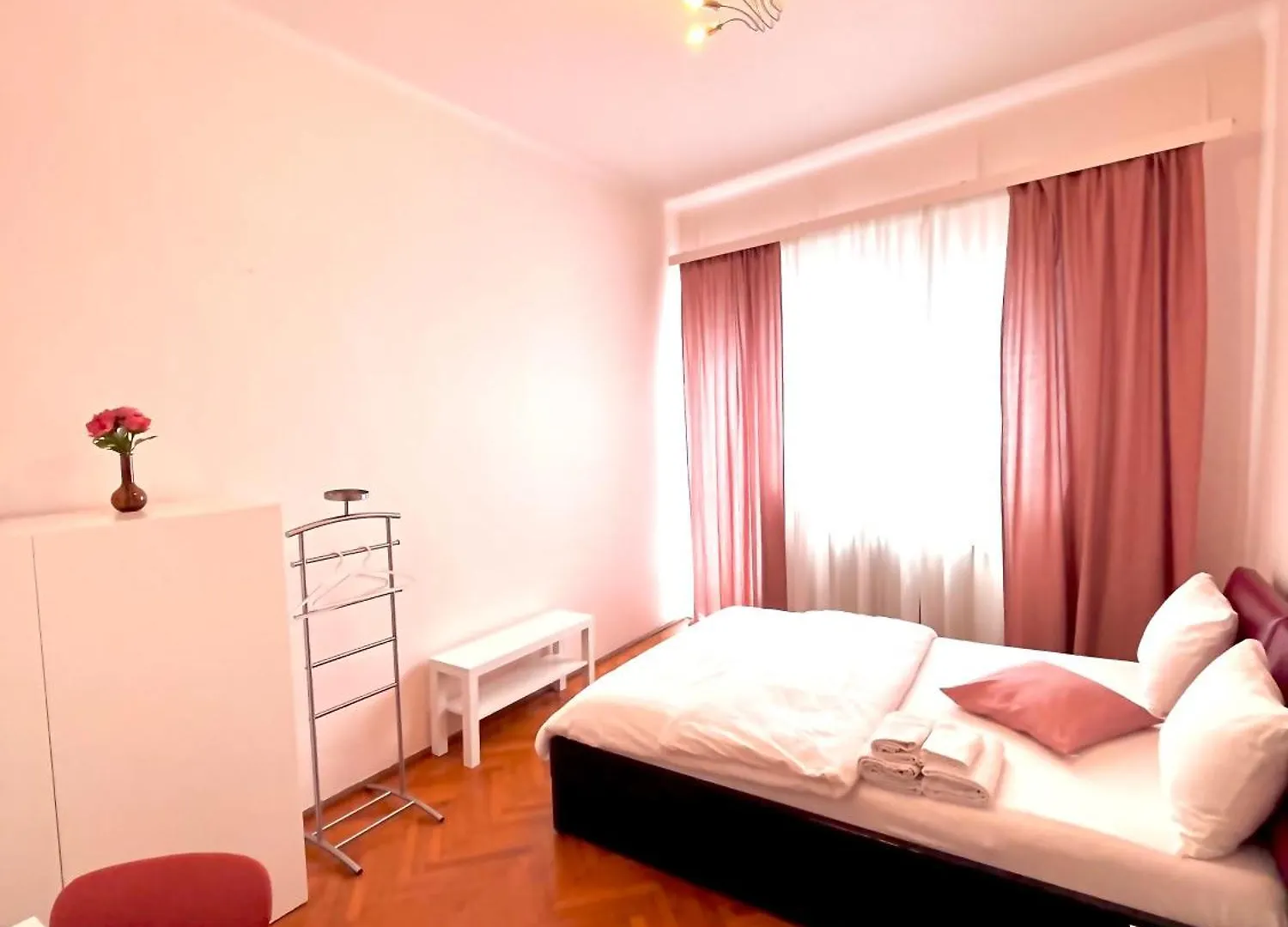 Downtown Unirii Square Private Economy Rooms With Shared Amenities Bucharest Homestay